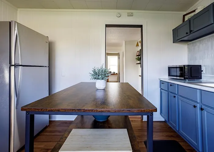 Laundry Room, Near Hwy, Parking Next To Entrance Apartment