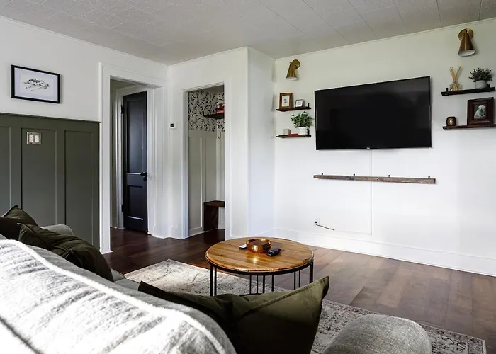 Laundry Room, Near Hwy, Parking Next To Entrance Apartment *