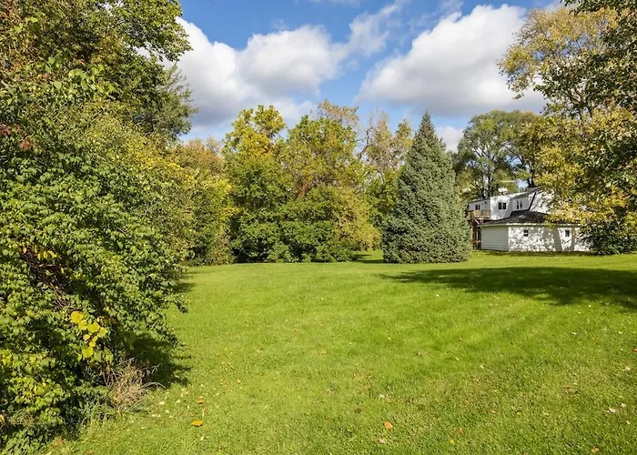 Laundry Room, Near Hwy, Parking Next To Entrance *
