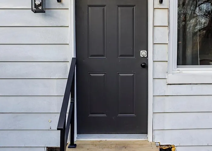 Laundry Room, Near Hwy, Parking Next To Entrance Apartment *